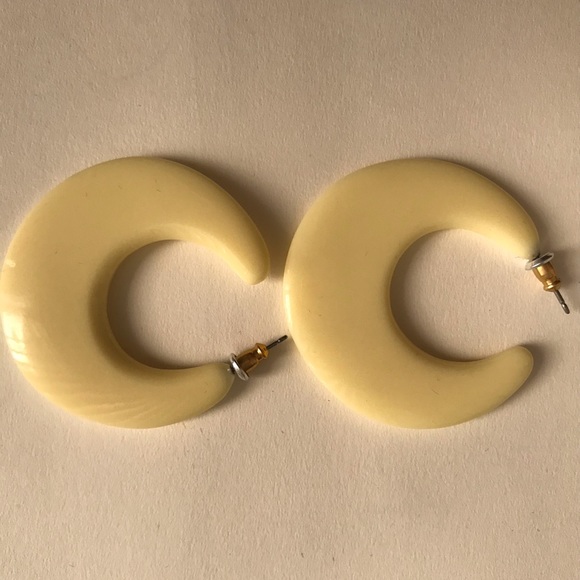 Yellow plastic hoops - Picture 1 of 1